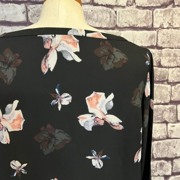 Banana Republic Sheer Long Sleeve Rounded Bottom Blouse Size M - Picture 7 of 10